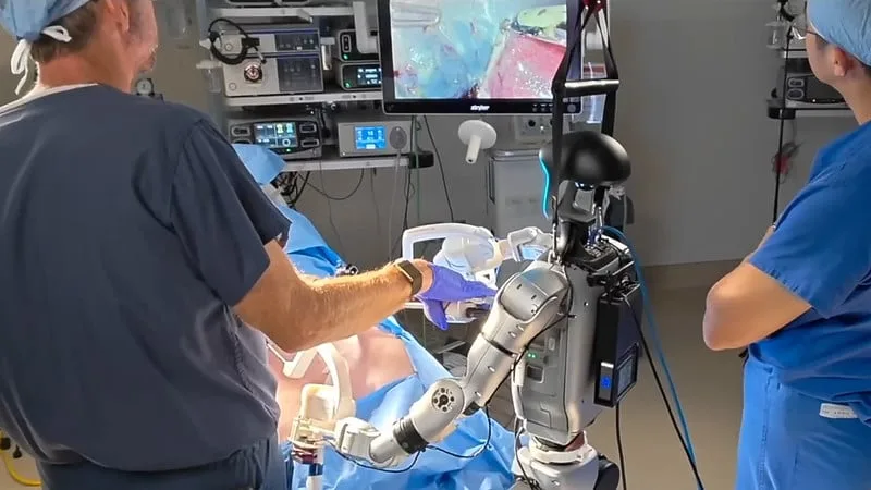 Đột Phá Trong Y Học: Robot Hình Người Thực Hiện Ca Phẫu Thuật Lần Đầu Tiên