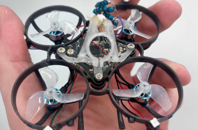 Giải Pháp Đột Phá Chống Muỗi: Drone Siêu Nhỏ Đầu Tiên Thế Giới