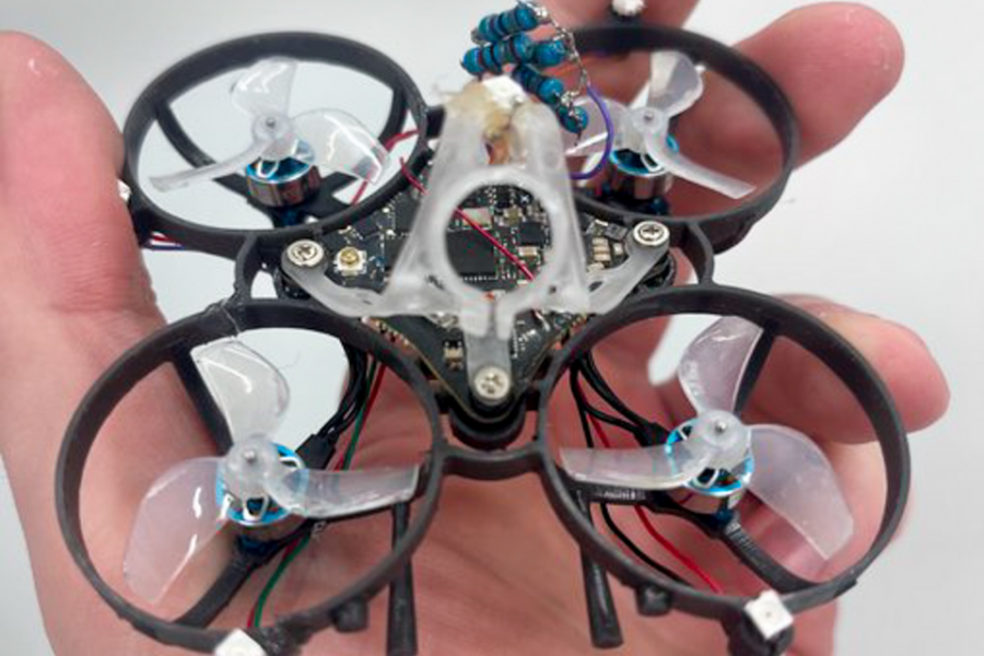 Giải Pháp Đột Phá Chống Muỗi: Drone Siêu Nhỏ Đầu Tiên Thế Giới