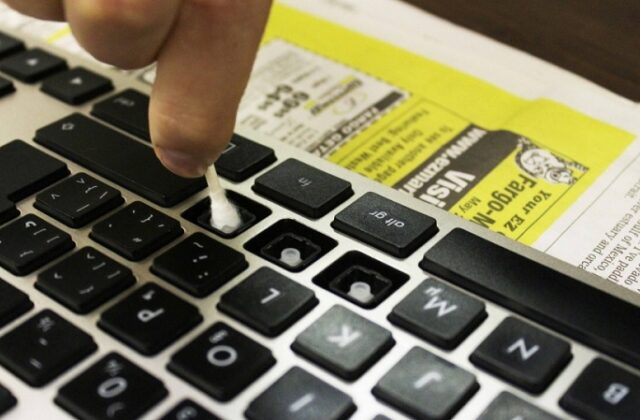 Hướng Dẫn Vệ Sinh Bàn Phím Laptop Đúng Cách Để Tăng Tuổi Thọ