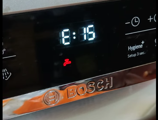 Giải Thích Nguyên Nhân Máy Rửa Bát Bosch Không Chạy Khi Có Biểu Tượng Vòi Nước Đỏ