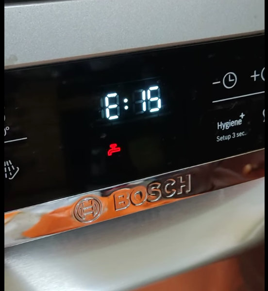 Giải Thích Nguyên Nhân Máy Rửa Bát Bosch Không Chạy Khi Có Biểu Tượng Vòi Nước Đỏ