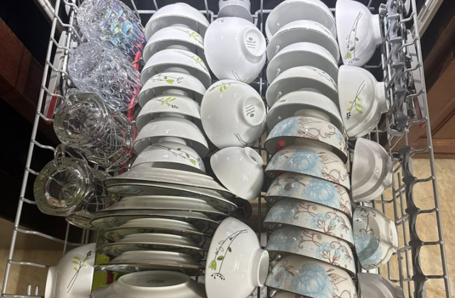 Kỹ Thuật Đặt Bát Đũa Hiệu Quả Trong Máy Rửa Bát Để Đạt Kết Quả Tối Ưu