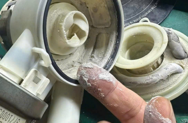 Tại Sao Máy Rửa Bát Cần Muối, Chất Tẩy Rửa Và Nước Bóng?