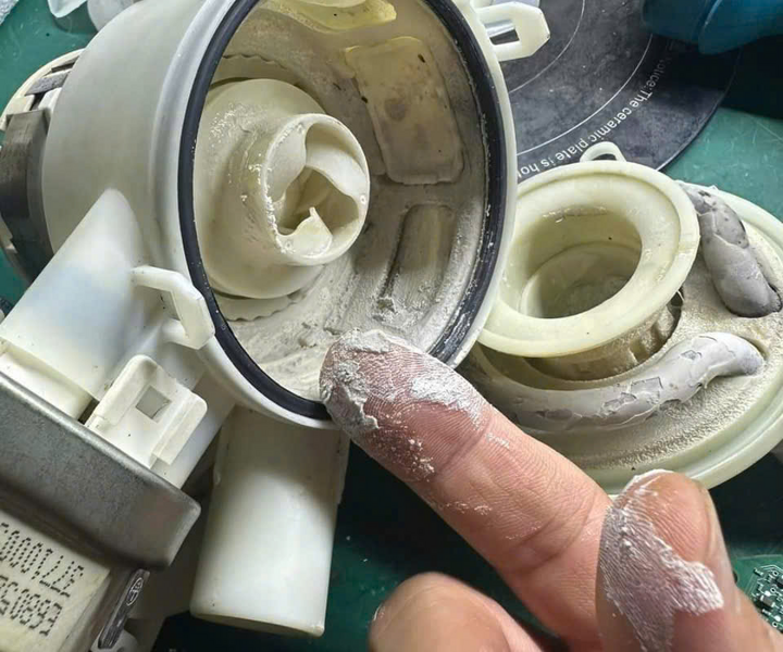 Tại Sao Máy Rửa Bát Cần Muối, Chất Tẩy Rửa Và Nước Bóng?