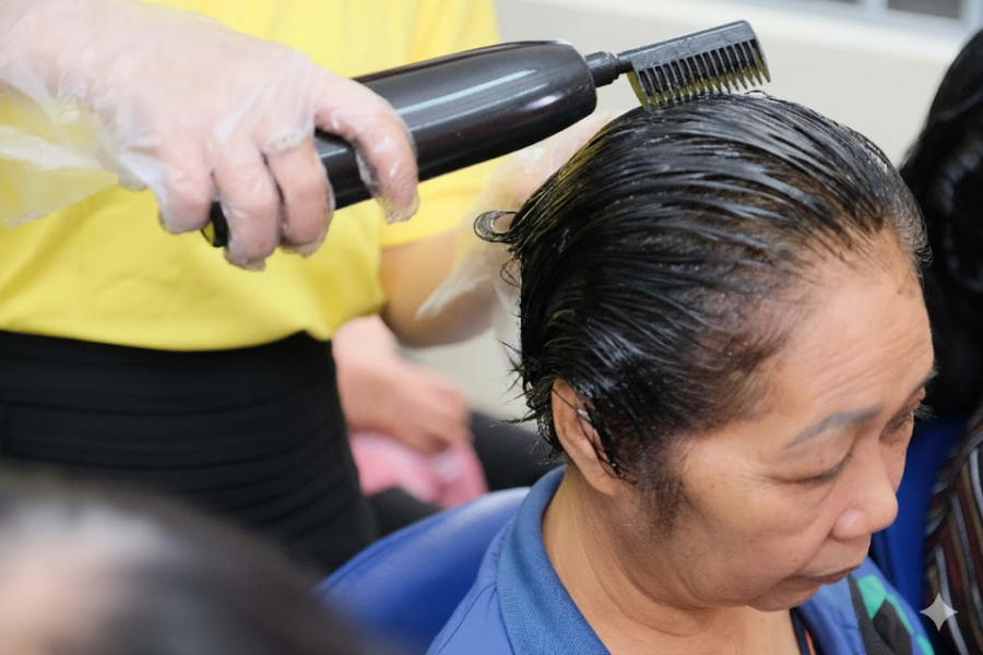 Thực Hiện Phủ Bạc Tại Nhà Để Đạt Tóc Đen Bóng Như Salon