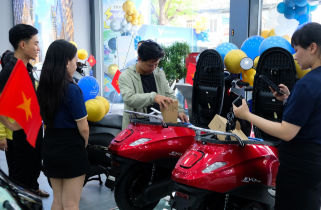VinFast Ra Mắt Showroom Cao Cấp EV-Zone Đầu Tiên Tại 22 Tỉnh Thành
