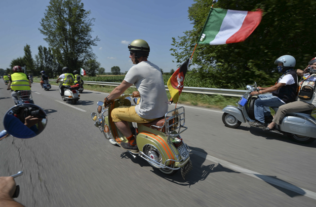 Lễ Kỷ Niệm Đặc Biệt Của Vespa Tại Thành Phố Rome